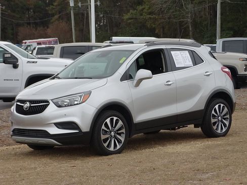 Used 2022 Buick Encore Preferred w/ Safety Package II image 2