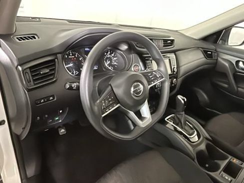 Used 2019 Nissan Rogue SV FWD image 13