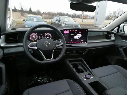New 2026 Volkswagen Tiguan SE AWD/4WD image 25