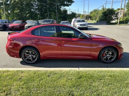 Used 2018 Alfa Romeo Giulia Ti Sport w/ Quick Order Package 22S Sport AWD/4WD image 9