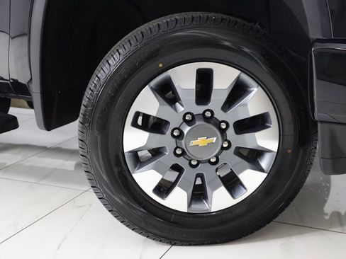 Used 2023 Chevrolet Silverado 2500 Custom w/ Custom Convenience Package image 12