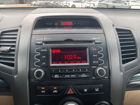 Used 2011 Kia Sorento LX image 15