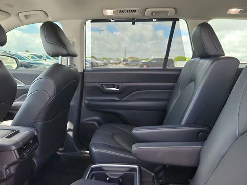Certified 2025 Toyota Grand Highlander FWD image 15