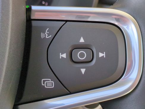 New 2026 Volvo XC40 B5 Ultra w/ Protection Package Premier image 25