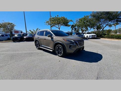 Used 2025 Nissan Rogue SV w/ SV Premium Package image 51