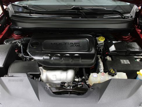 Used 2019 Jeep Cherokee Latitude w/ Popular Appearance Group FWD image 37