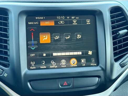 Used 2016 Jeep Cherokee Trailhawk AWD/4WD image 16