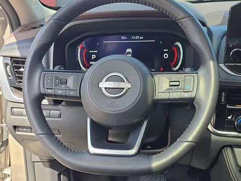 Used 2023 Nissan Rogue Platinum w/ Platinum Premium Package image 17