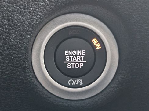 New 2025 Chrysler Pacifica Limited image 22