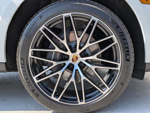 New 2026 Porsche Macan image 28