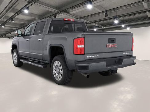 Used 2017 GMC Sierra 2500 Denali w/ Suspension Package, Off-Road AWD/4WD image 3