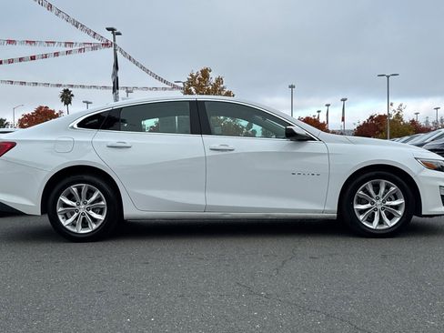 Used 2024 Chevrolet Malibu LT image 3