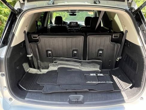 Used 2023 Nissan Pathfinder SL w/ Lighting Package (N92) AWD/4WD image 30