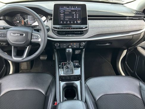 Used 2022 Jeep Compass Latitude FWD image 16