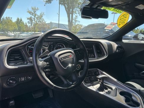 Used 2019 Dodge Challenger SXT w/ Driver Convenience Group RWD image 5