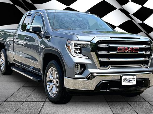 Used 2022 GMC Sierra 1500 SLE w/ Driver Alert Package I AWD/4WD image 11