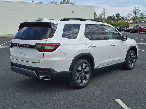 New 2026 Honda Pilot Touring image 5