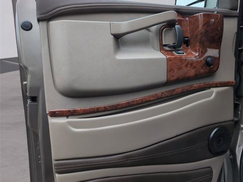 Used 2022 Chevrolet Express 2500 Extended w/ Enhanced Convenience Package image 11