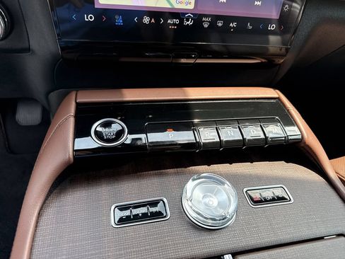 Used 2025 Lincoln Navigator L Reserve AWD/4WD image 30