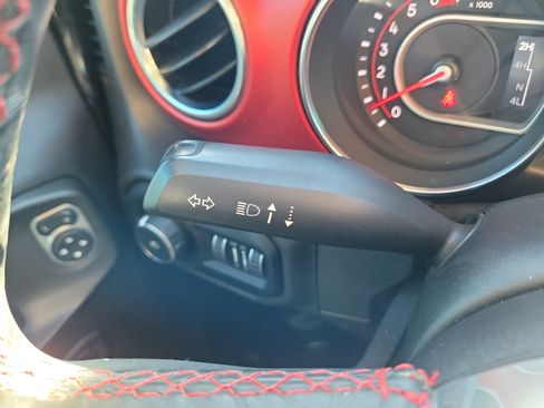Used 2018 Jeep Wrangler Unlimited Rubicon AWD/4WD image 26