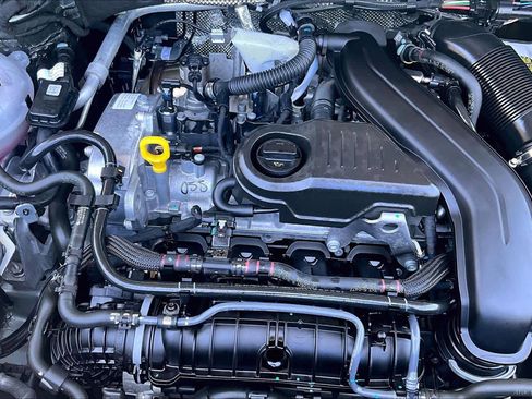 Used 2025 Volkswagen Taos SE w/ Black Wheel Package image 31