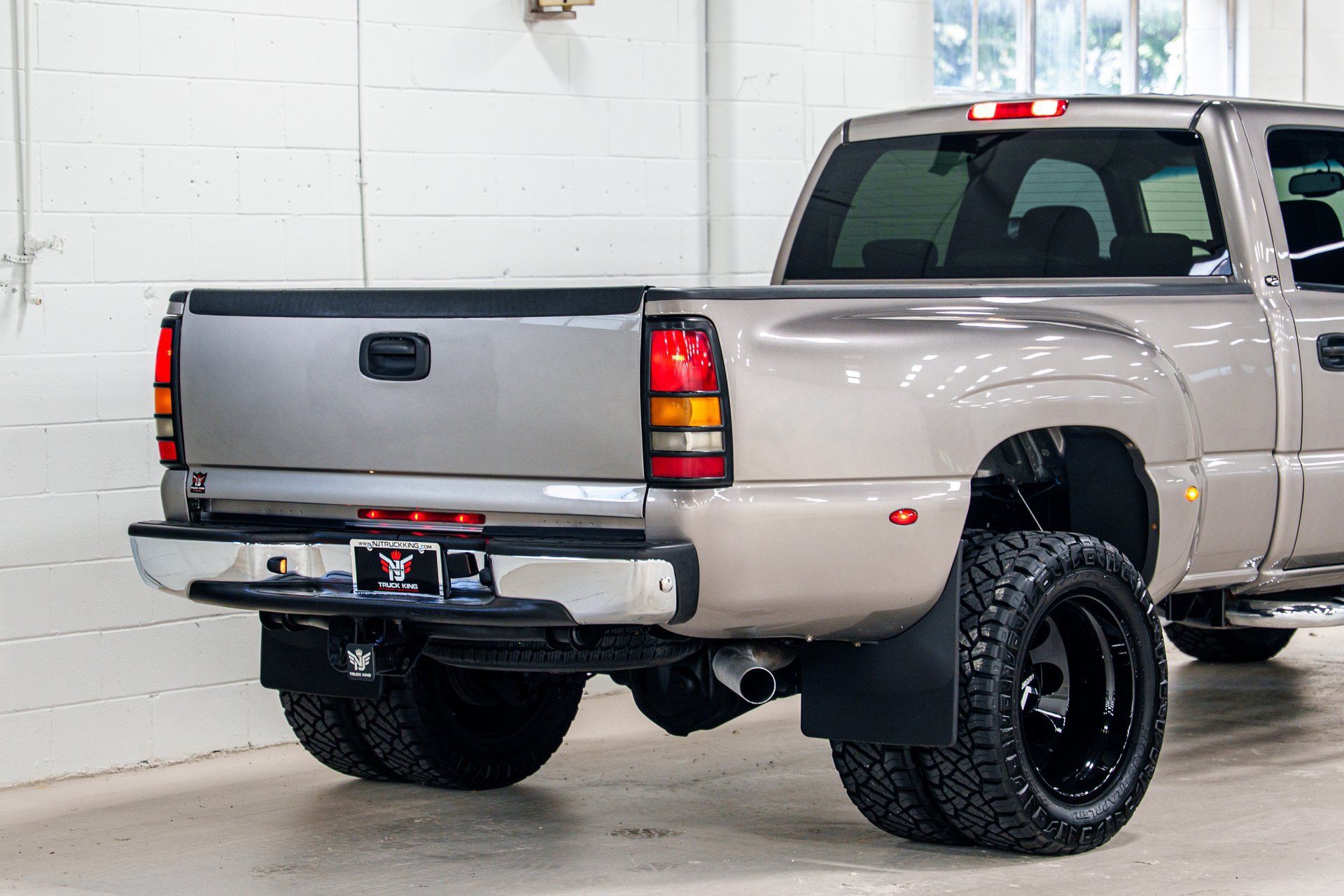 Used 2007 GMC Sierra 3500 SLT w/ Heavy-Duty Power Package AWD/4WD image 16