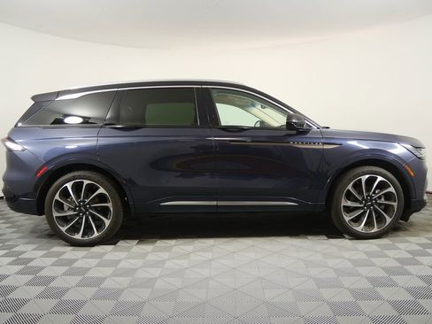 Used 2024 Lincoln Nautilus Black Label image 2