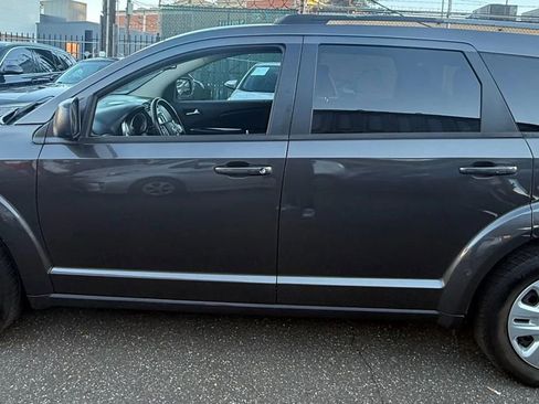 Used 2017 Dodge Journey SE w/ Flexible Seating Group image 8