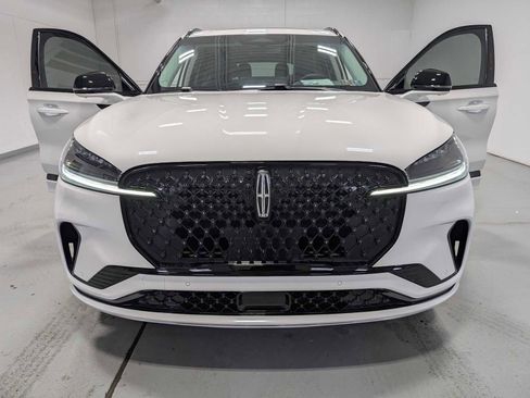 Certified 2025 Lincoln Aviator AWD w/ Jet Appearance Package image 15