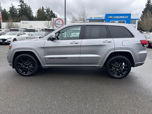 Used 2020 Jeep Grand Cherokee Altitude AWD/4WD image 8