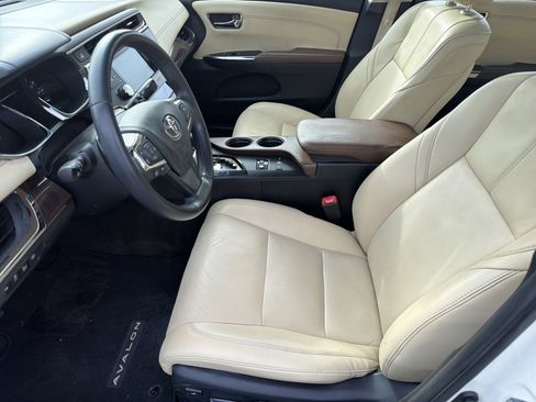 Used 2013 Toyota Avalon Limited image 19