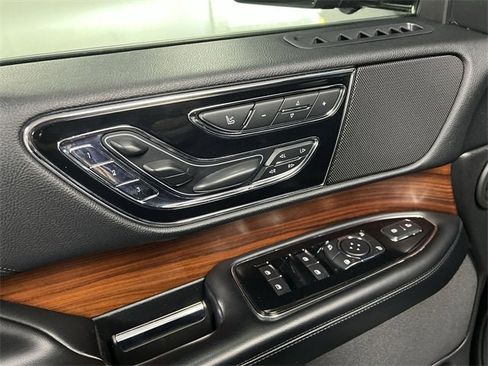 Used 2018 Lincoln Navigator Reserve w/ Technology Package image 24