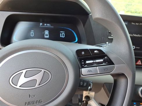 Used 2025 Hyundai Elantra SE FWD image 8