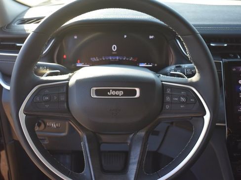 Used 2023 Jeep Grand Cherokee L Limited AWD/4WD image 21