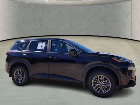 Used 2026 Nissan Rogue S FWD image 3