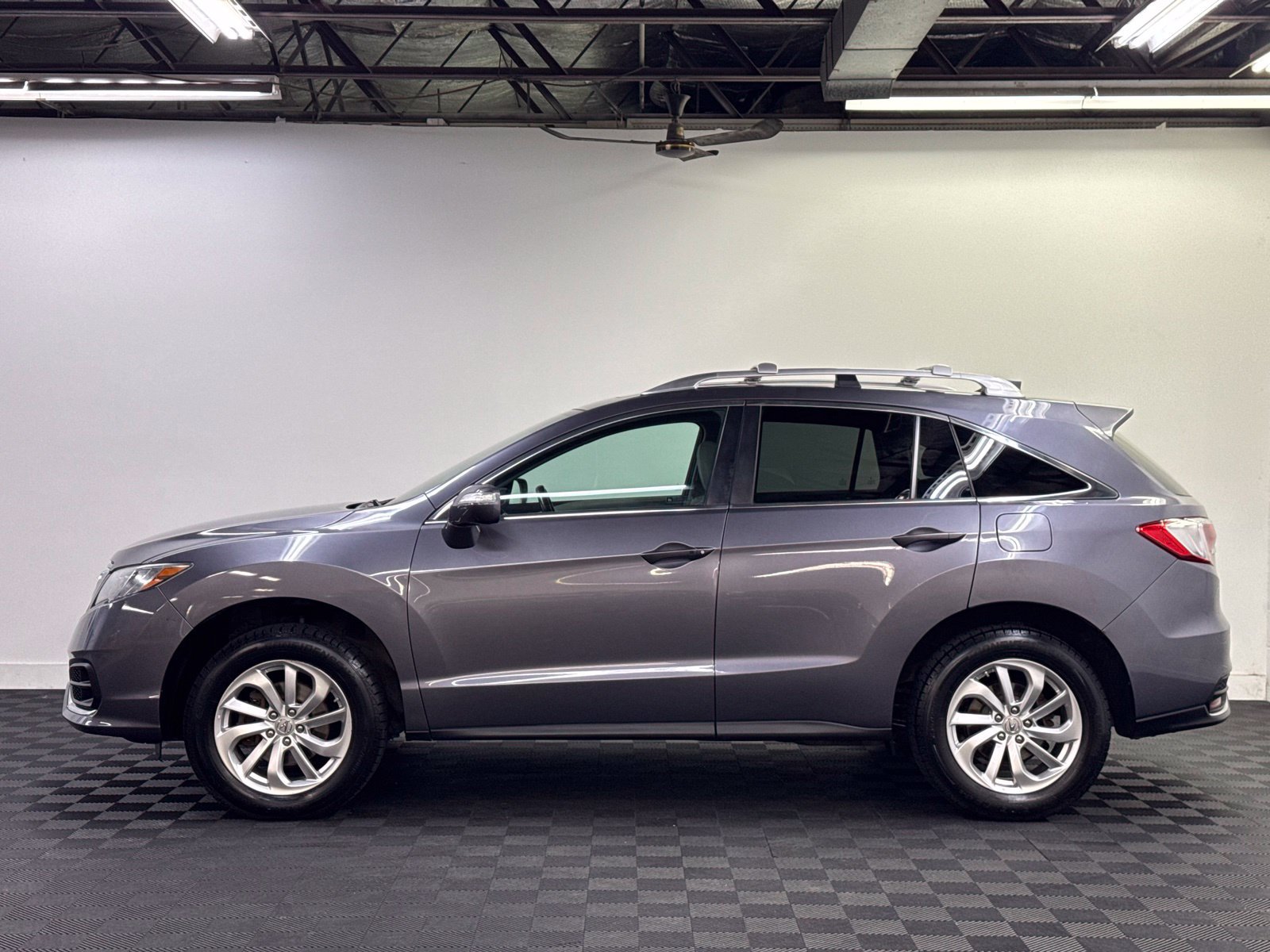 Used 2017 Acura RDX w/ Technology Package AWD/4WD image 3