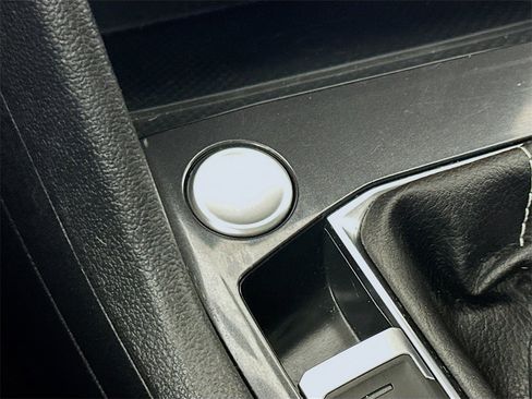 Used 2023 Volkswagen Tiguan SE R-Line image 27