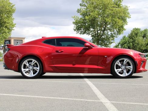 Used 2016 Chevrolet Camaro SS RWD image 10