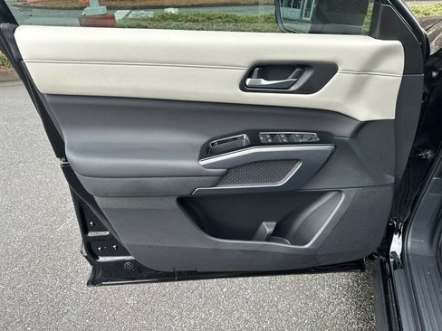 New 2026 Nissan Pathfinder SL image 10