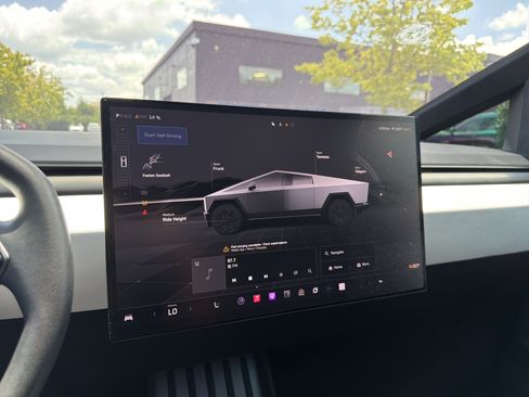 Used 2024 Tesla Cybertruck AWD Crew Cab image 19