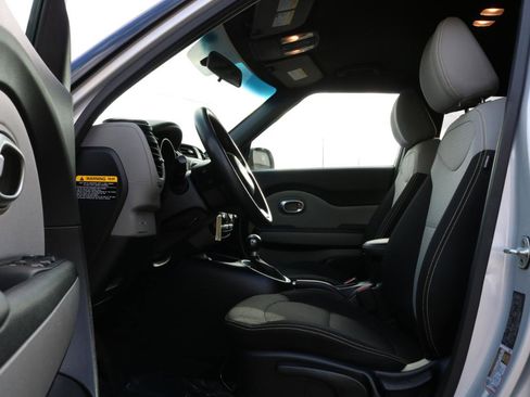 Used 2016 Kia Soul + image 21
