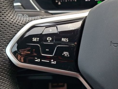 Used 2024 Volkswagen Tiguan SE R-Line AWD/4WD image 21