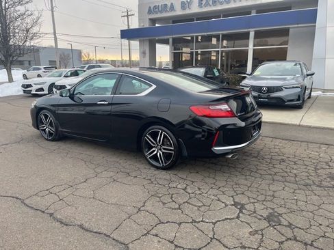 Used 2017 Honda Accord Touring image 7