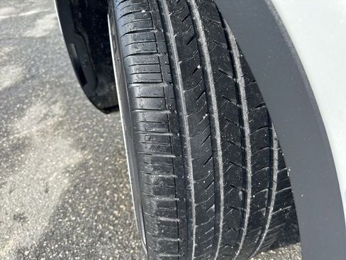 Used 2022 Tesla Model Y Long Range image 34