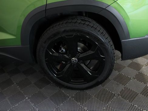 New 2025 Volkswagen Taos SE image 24