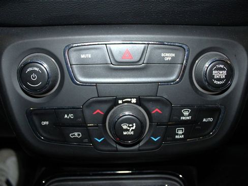 Used 2020 Jeep Compass Latitude image 19