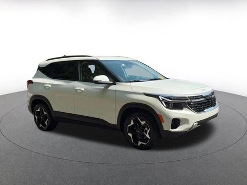Used 2025 Kia Seltos S FWD image 2