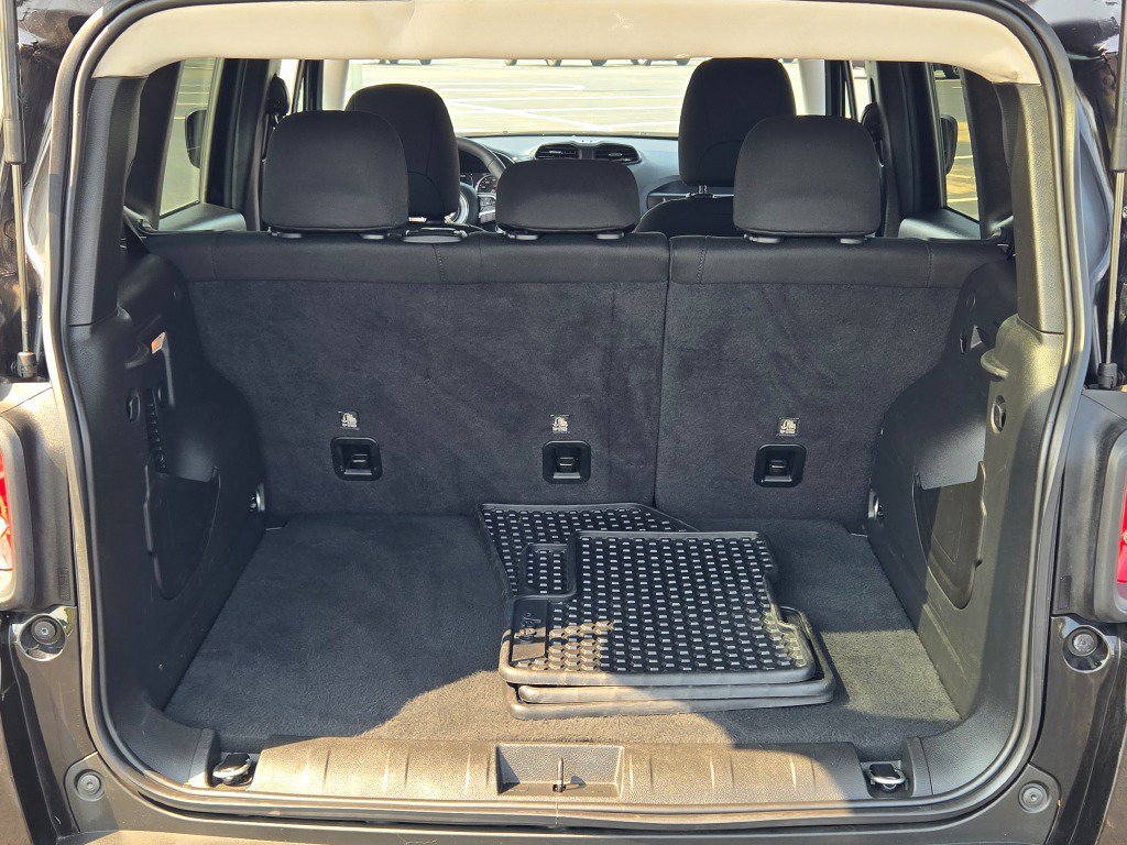 Used 2023 Jeep Renegade Latitude AWD/4WD image 14