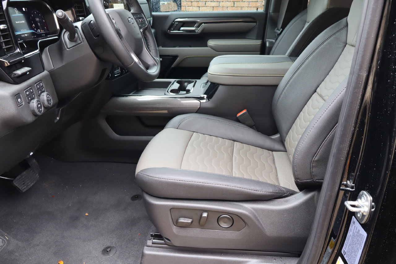 Used 2025 Chevrolet Silverado 2500 ZR2 w/ Technology Package AWD/4WD image 20