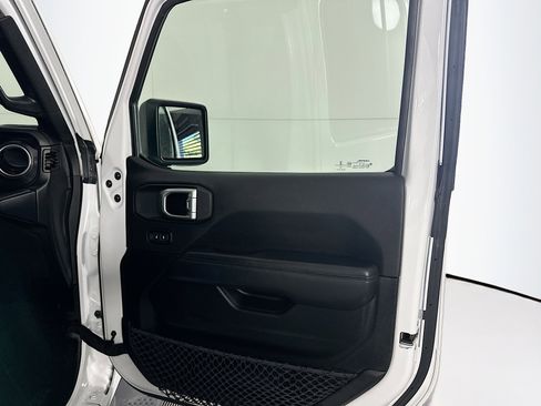 Used 2020 Jeep Wrangler Unlimited Sahara AWD/4WD image 30